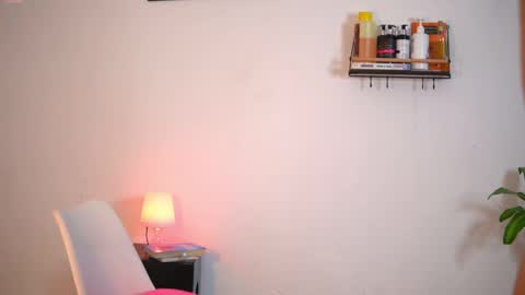 Snapshot of yuyi_cam chatting on December 16, 2025, 2:05 am Yuyi Cam online show from December 16, 2025, 2:05 am