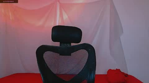 Yuyu online show from May 13, 2026, 2:42 am