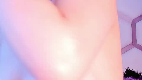 Snapshot of yvi_taylor chatting on February 10, 2026, 12:37 am yvi online show from February 10, 2026, 12:37 am