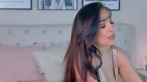 Snapshot of yviesweet chatting on December 19, 2025, 8:32 am Laura online show from December 19, 2025, 8:32 am