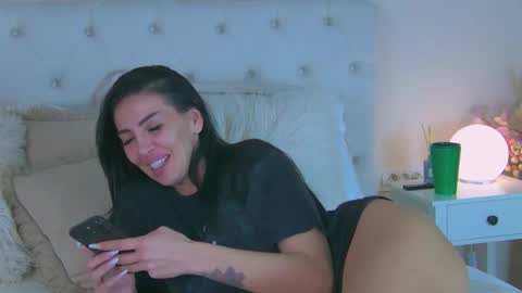 Snapshot of yviesweet chatting on February 23, 2026, 10:29 pm Laura online show from February 23, 2026, 10:29 pm