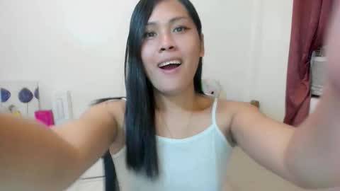 Snapshot of yvonne_s3xy chatting on January 9, 2026, 8:39 am Yvonne online show from January 9, 2026, 8:39 am