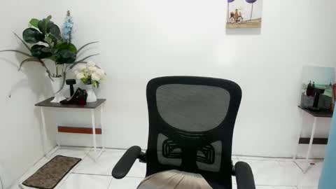 Snapshot of yvonne_s3xy chatting on February 27, 2026, 8:47 am Yvonne online show from February 27, 2026, 8:47 am