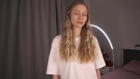 Snapshot of yvonnecristiano chatting on March 10, 2026, 5:12 am Lina online show from March 10, 2026, 5:12 am