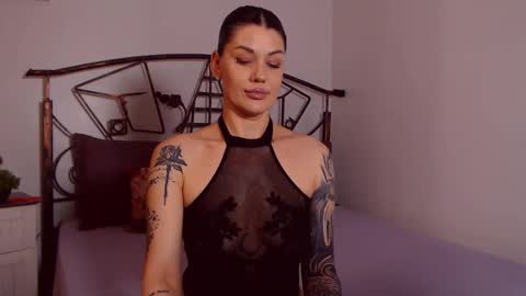 Snapshot of yvonneeverlee chatting on March 31, 2026, 7:47 pm I V Y online show from March 31, 2026, 7:47 pm
