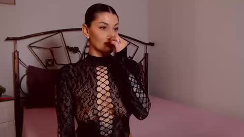 Snapshot of yvonneeverlee chatting on April 3, 2026, 7:34 pm I V Y online show from April 3, 2026, 7:34 pm