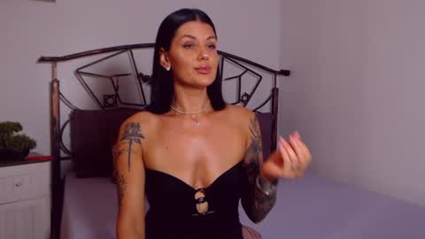 Snapshot of yvonneeverlee chatting on June 25, 2026, 8:46 pm I V Y online show from June 25, 2026, 8:46 pm