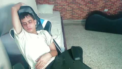 Snapshot of zacariass_ chatting on September 26, 2025, 5:11 am ZACARIAS online show from September 26, 2025, 5:11 am