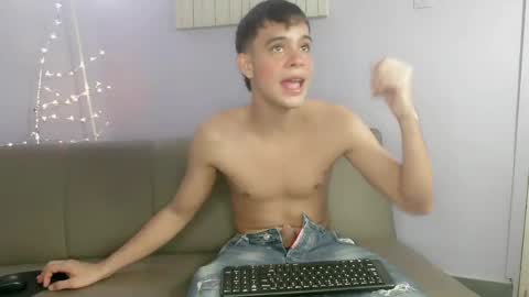 Snapshot of zacariass_ chatting on October 15, 2025, 3:50 am ZACARIAS online show from October 15, 2025, 3:50 am