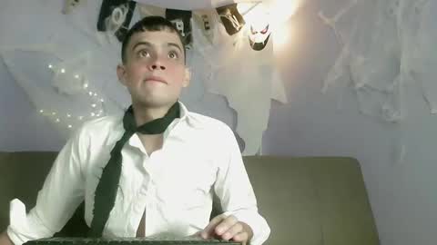 Snapshot of zacariass_ chatting on October 26, 2025, 3:45 am ZACARIAS online show from October 26, 2025, 3:45 am