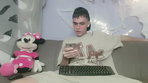 Snapshot of zacariass_ chatting on October 28, 2025, 3:32 am ZACARIAS online show from October 28, 2025, 3:32 am