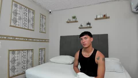 Snapshot of zack_horny19 chatting on November 24, 2025, 12:16 pm Zack online show from November 24, 2025, 12:16 pm