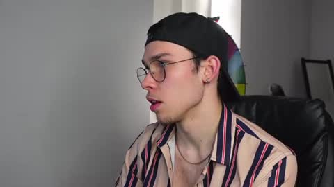 ZACK HUDDLE online show from June 26, 2026, 4:44 pm