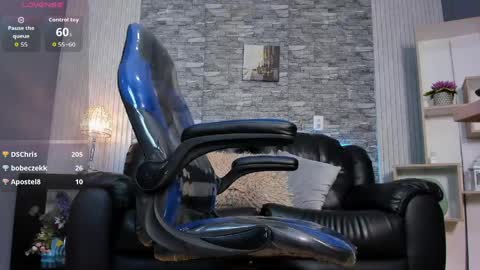 zack_joness10 online show from May 10, 2026, 3:44 am