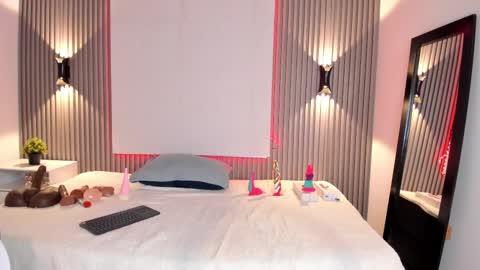 zafira online show from February 11, 2025, 2:46 pm