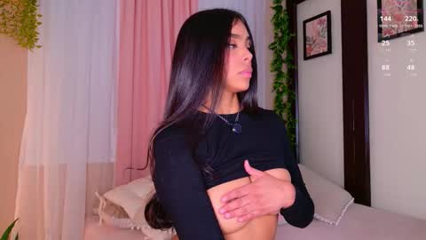 Snapshot of zafiiro_bluee2 chatting on November 19, 2025, 2:00 am online show from November 19, 2025, 2:00 am