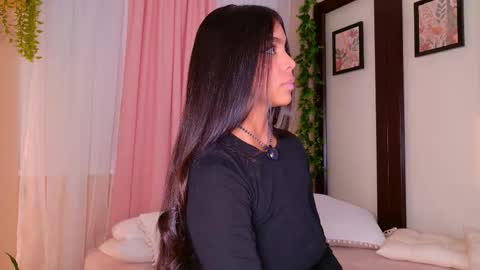 Snapshot of zafiiro_bluee2 chatting on November 24, 2025, 9:36 pm online show from November 24, 2025, 9:36 pm