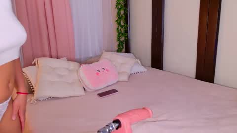 Snapshot of zafiiro_bluee2 chatting on December 15, 2025, 12:37 am online show from December 15, 2025, 12:37 am