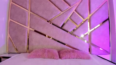 Snapshot of zafiro_claire chatting on November 1, 2025, 5:37 pm Claire online show from November 1, 2025, 5:37 pm