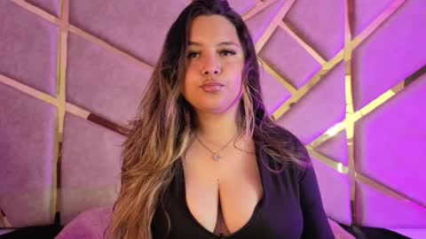 Snapshot of zafiro_claire chatting on November 15, 2025, 6:59 pm Claire online show from November 15, 2025, 6:59 pm