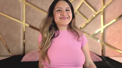 Snapshot of zafiro_claire chatting on December 15, 2025, 6:45 pm Claire online show from December 15, 2025, 6:45 pm