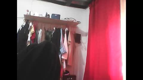 Zafiro online show from November 28, 2025, 1:14 pm