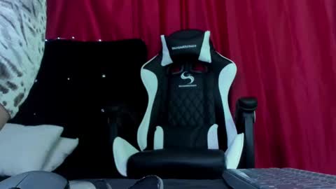 Snapshot of zafiro_winslow chatting on December 20, 2024, 10:49 am GODDESS ZAFIRO WINSLOW online show from December 20, 2024, 10:49 am