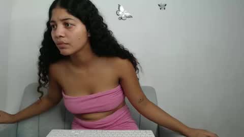 Snapshot of zaira_glow chatting on December 4, 2024, 9:18 am zaira online show from December 4, 2024, 9:18 am