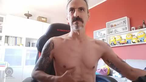 Snapshot of zaku_ chatting on June 3, 2026, 8:50 am zeon online show from June 3, 2026, 8:50 am