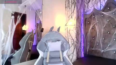   online show from October 28, 2025, 6:32 pm