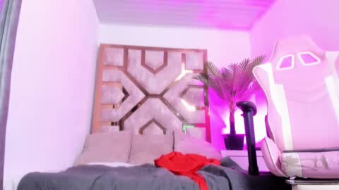 Snapshot of zamira_taylor chatting on February 25, 2025, 1:52 am zamira_taylor online show from February 25, 2025, 1:52 am