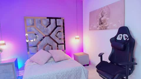 Snapshot of zamira_taylor chatting on October 2, 2025, 3:02 am zamira_taylor online show from October 2, 2025, 3:02 am