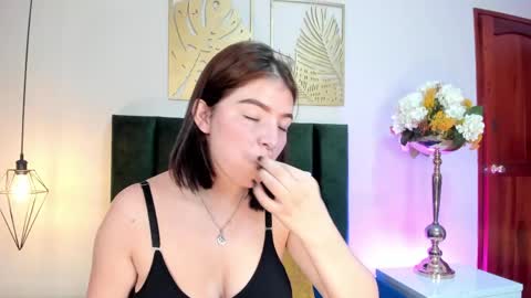 zamira_taylor online show from April 15, 2026, 7:10 pm