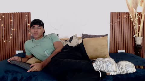 Zander online show from December 24, 2024, 2:12 pm