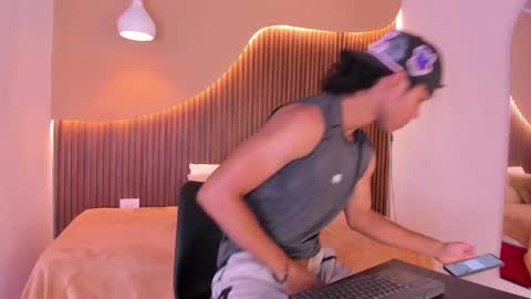 Zander online show from March 7, 2025, 2:12 pm