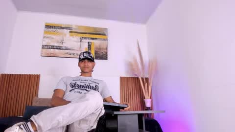 Zander online show from November 11, 2025, 1:44 pm