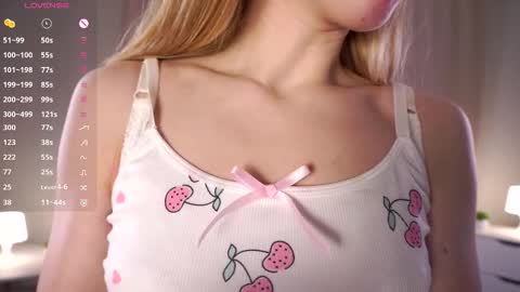 Snapshot of zara_shine chatting on November 8, 2025, 7:23 pm Criss online show from November 8, 2025, 7:23 pm