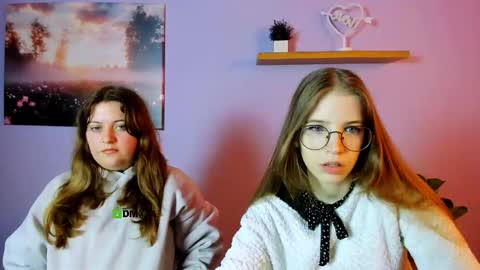 Snapshot of zara_shine_ chatting on October 15, 2025, 9:09 am zara_shine_ online show from October 15, 2025, 9:09 am