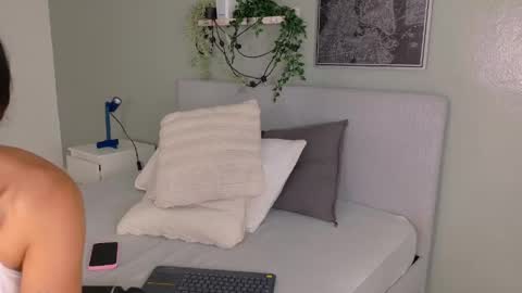 Snapshot of zaracole__ chatting on May 1, 2026, 8:13 pm Z A R A online show from May 1, 2026, 8:13 pm