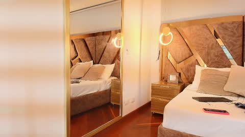 Zarah Andrews online show from September 9, 2025, 12:37 pm