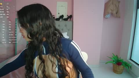 Snapshot of zarah_torres chatting on January 11, 2025, 4:36 pm Zarah online show from January 11, 2025, 4:36 pm