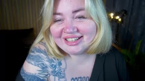 Snapshot of zarareign_ chatting on March 7, 2026, 8:50 pm Lola online show from March 7, 2026, 8:50 pm