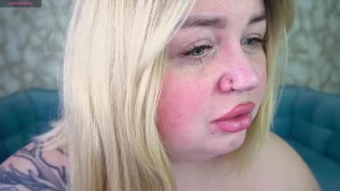 Snapshot of zarareign_ chatting on March 17, 2026, 10:13 pm Lola online show from March 17, 2026, 10:13 pm