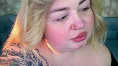 Snapshot of zarareign_ chatting on April 2, 2026, 9:01 pm Lola online show from April 2, 2026, 9:01 pm