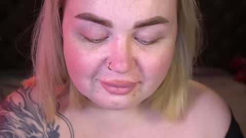 Snapshot of zarareign_ chatting on April 19, 2026, 7:49 pm Lola online show from April 19, 2026, 7:49 pm