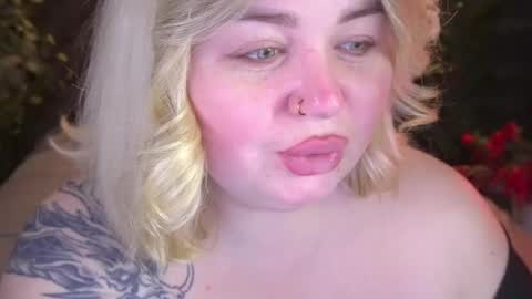 Snapshot of zarareign_ chatting on April 29, 2026, 8:26 pm Lola online show from April 29, 2026, 8:26 pm