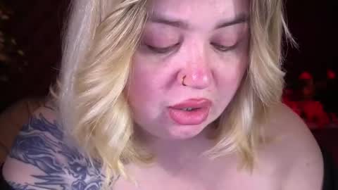 Snapshot of zarareign_ chatting on April 30, 2026, 8:57 pm Lola online show from April 30, 2026, 8:57 pm