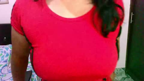 Snapshot of zaray_45bella chatting on March 4, 2026, 9:21 pm zaray online show from March 4, 2026, 9:21 pm