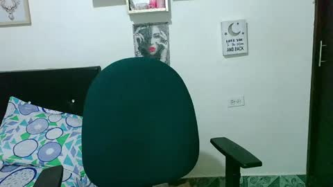 Snapshot of zaray_45bella chatting on April 29, 2026, 12:05 am zaray online show from April 29, 2026, 12:05 am