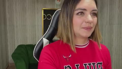 Isabella online show from January 15, 2026, 12:32 pm